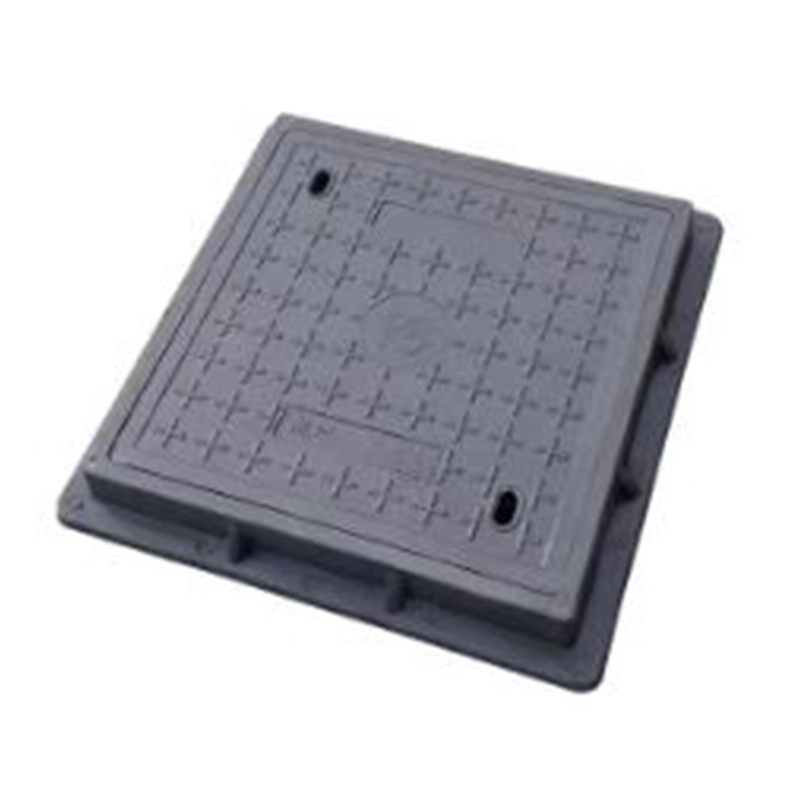 Quomodo resinae manholae operculum manubrium cum compositione molis ferrei manholi fusi comparatur?
